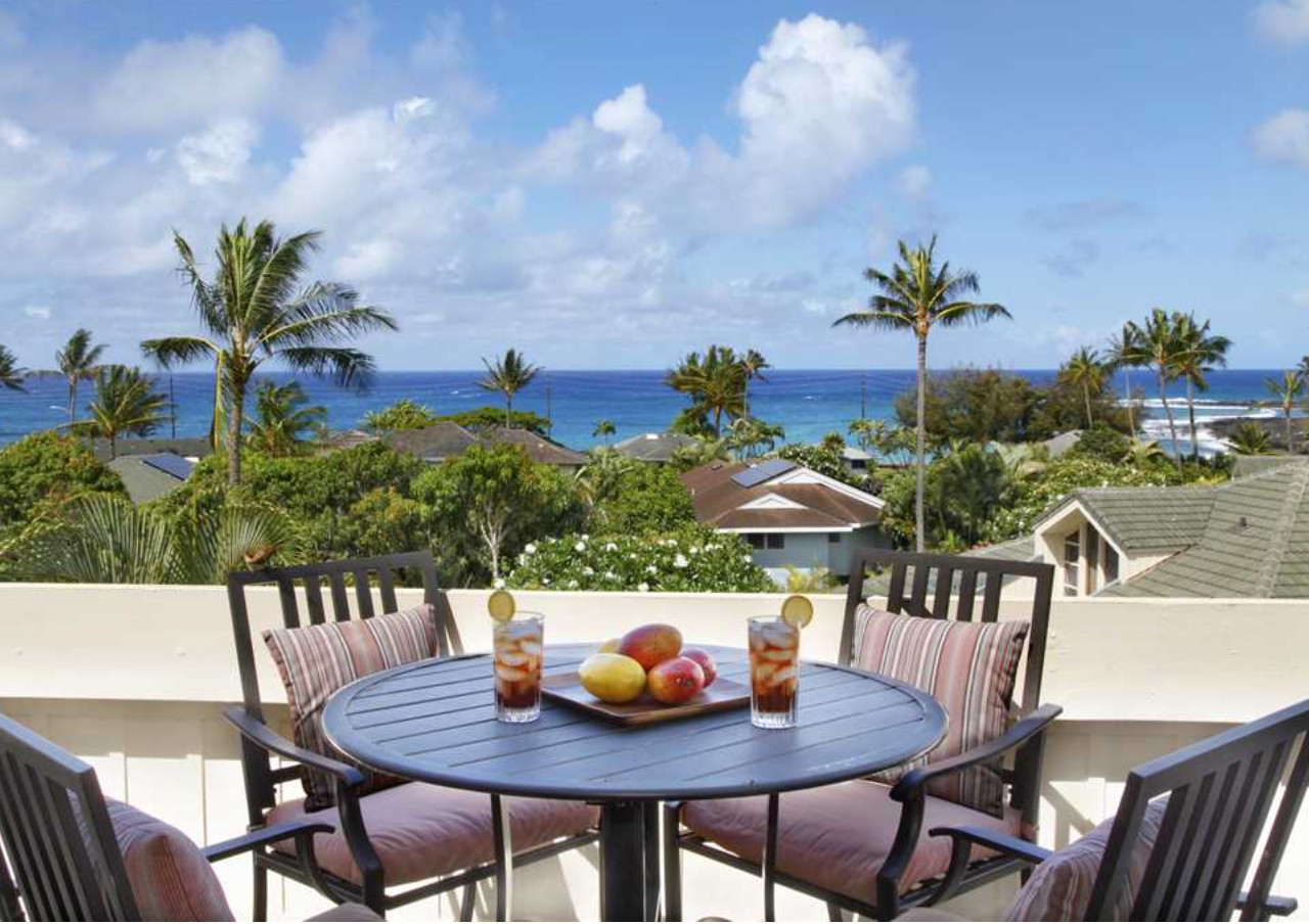 A round table overlooking the Pacific Ocean at a Kauai vacation rental
