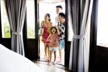 family walking into vacation rental 