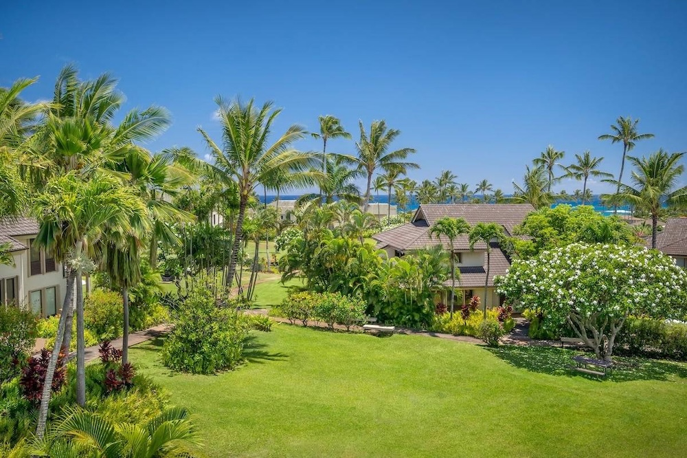 view of grounds at poipu kai resort on kauai