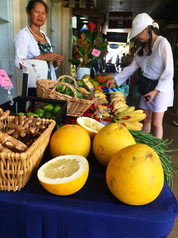 poipu_shopping_village_the_village_market_fresh_produce_local_farmers